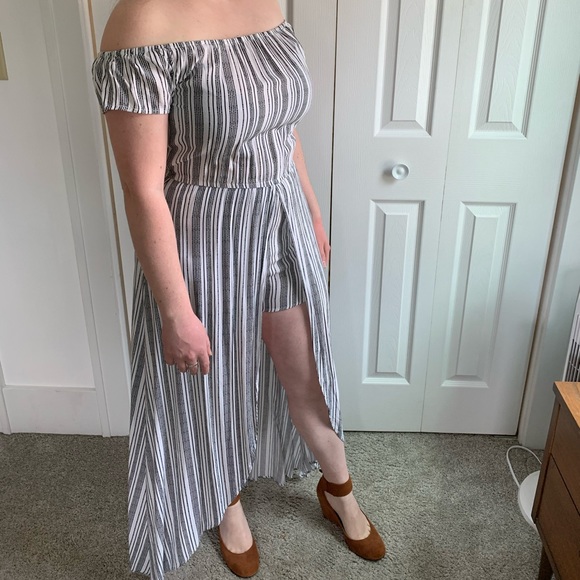 Black and White Stripped Romper - Picture 7 of 8